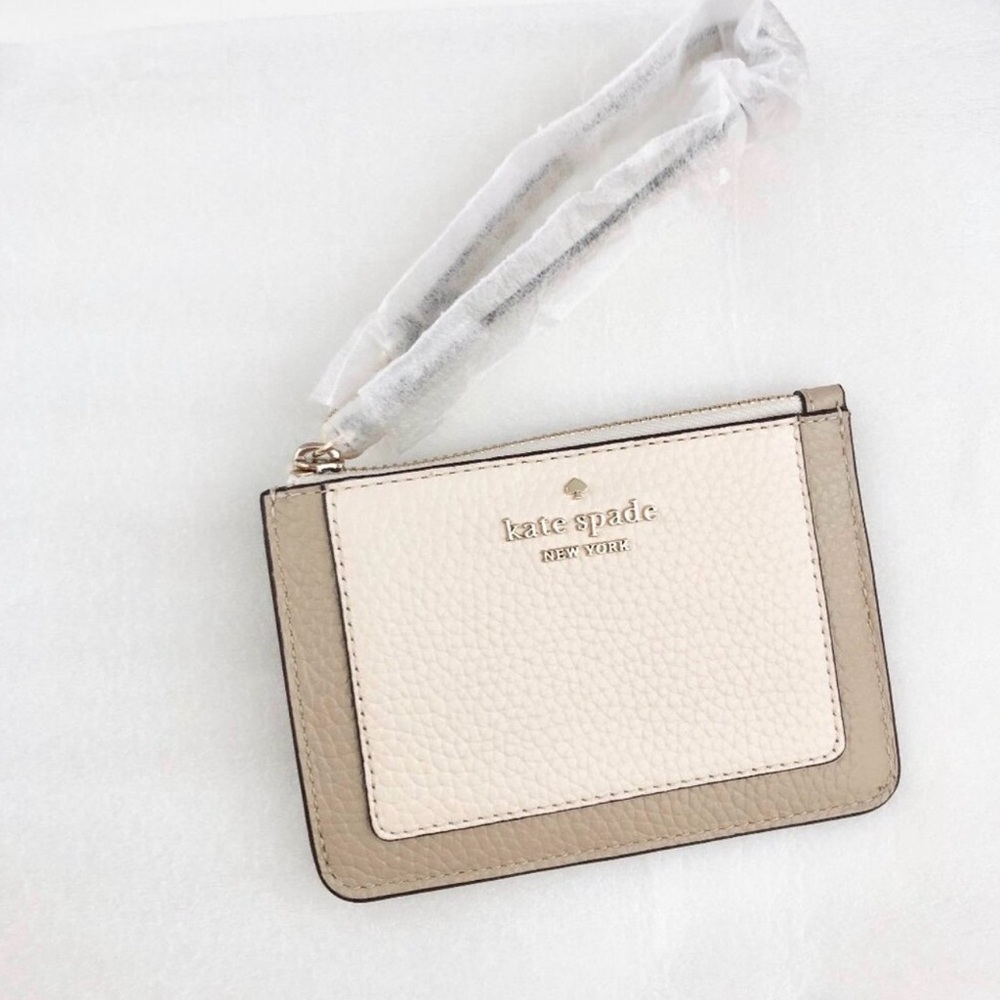 kate spade Cream and Taupe Pebbled Leather Cardholder Wristlet nwt